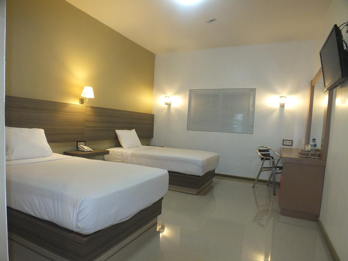 Zamrud Malioboro Hotel Yogyakarta Esterno foto